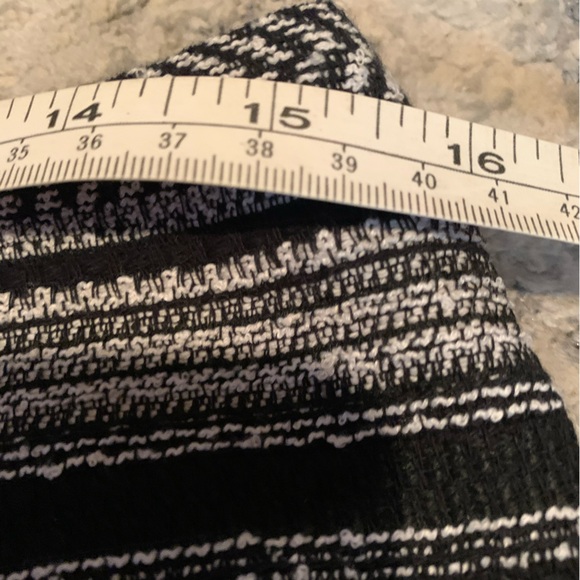 NWOT LOFT black and white skirt. With pockets. Lined. Size 6. - Picture 7 of 9